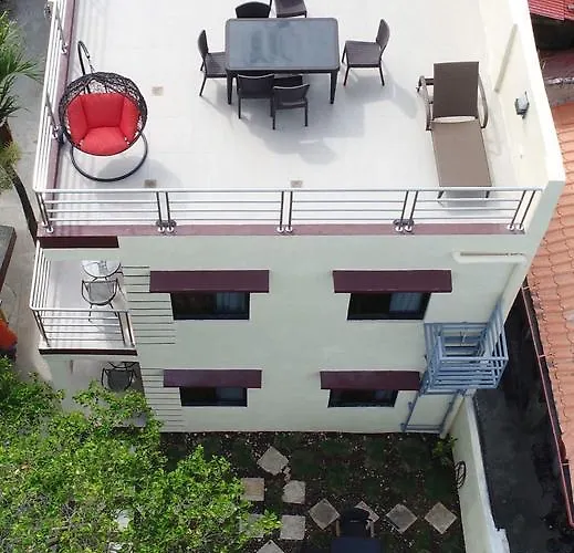 Melronz Inn *